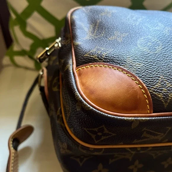 100% Authentic Louis Vuitton Vintage Monogram Canvas Nile Messenger Bag - Picture 11 of 16